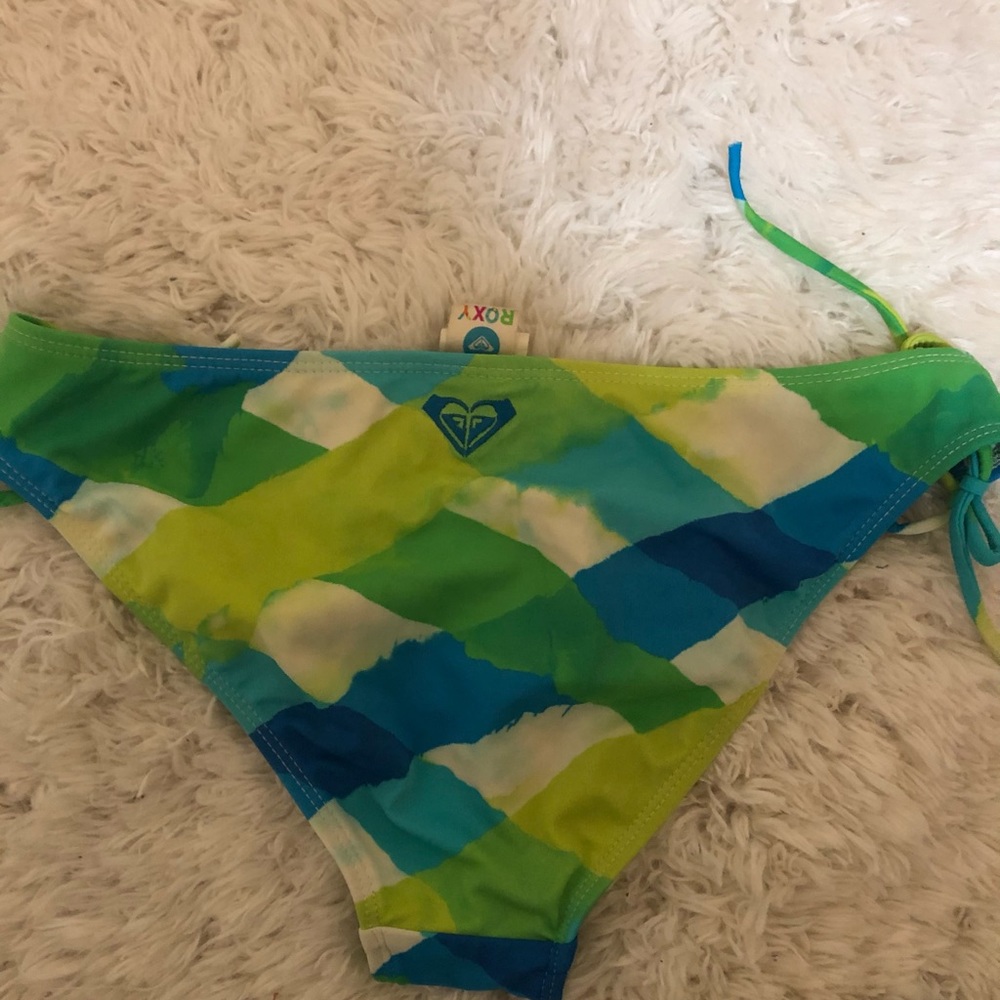 Roxy Bikini - Picture 5 of 6